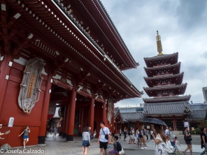 Parte de atrás de la Puerta de Hozomon y Pagoda